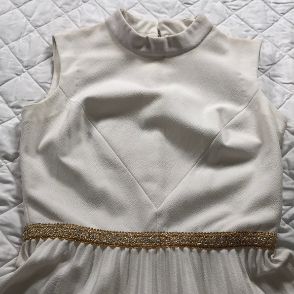 Gorgeous vintage dress! Feel like an angel in this one of a kind frock! - Picture 2 of 5